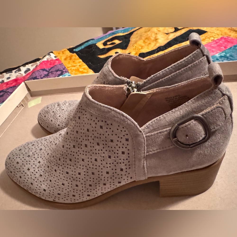 Sonoma heeled grey suede booties size 9